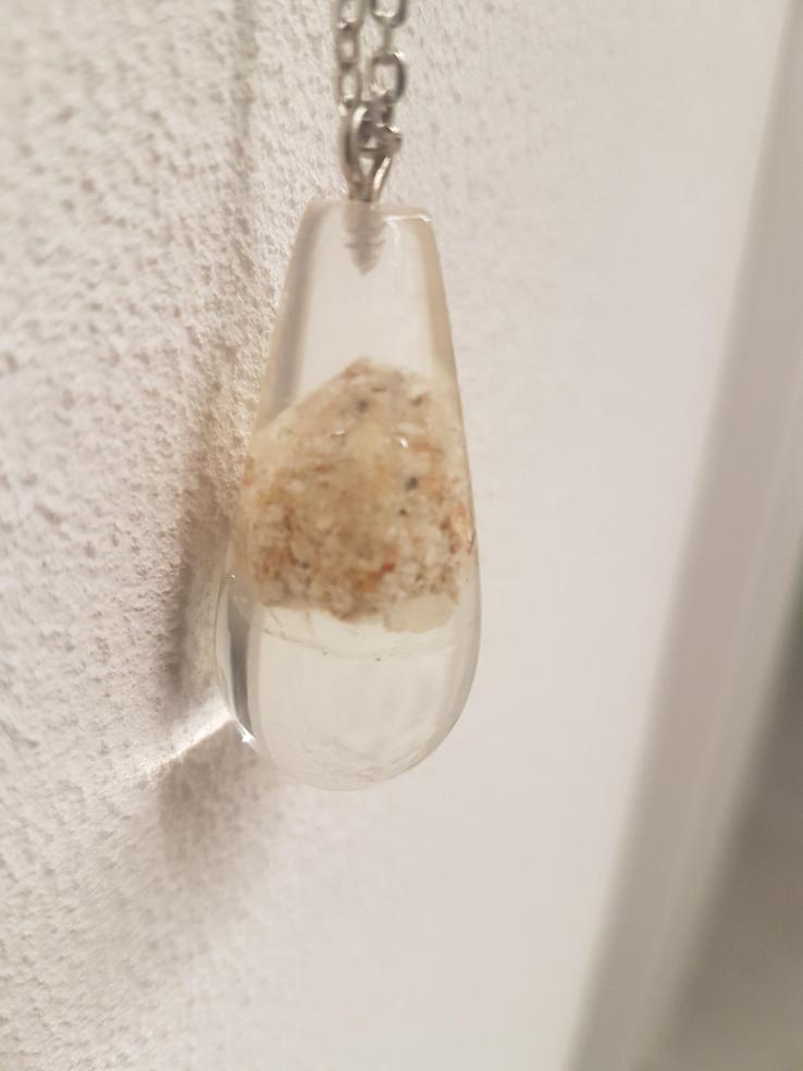 Schmuckanhänger mit der Asche der Liebsten