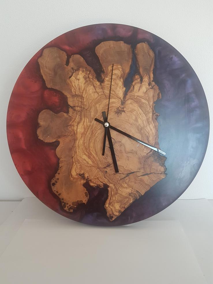 Uhr Olivenholzwurzel Epoxidharz