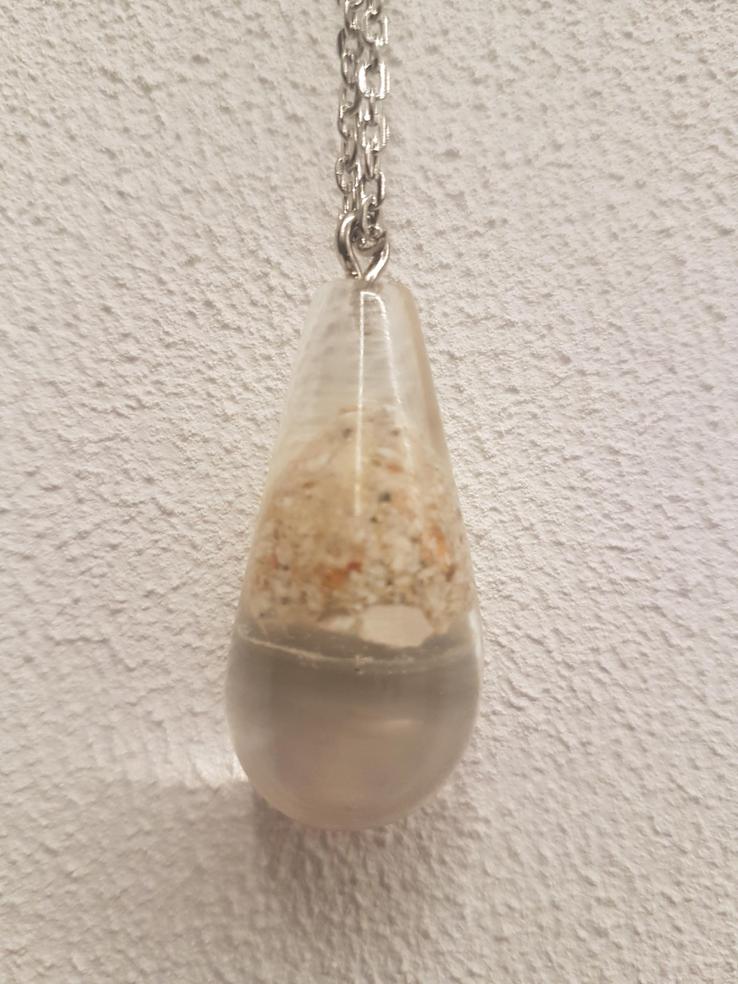 Schmuckanhänger mit der Asche der Liebsten